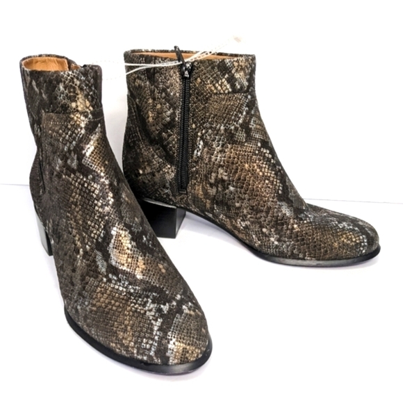 NWT Vionic Kamryn Leather Ankle Heeled Chelsea Boot Snakeskin Pewter Boa… - Picture 1 of 12